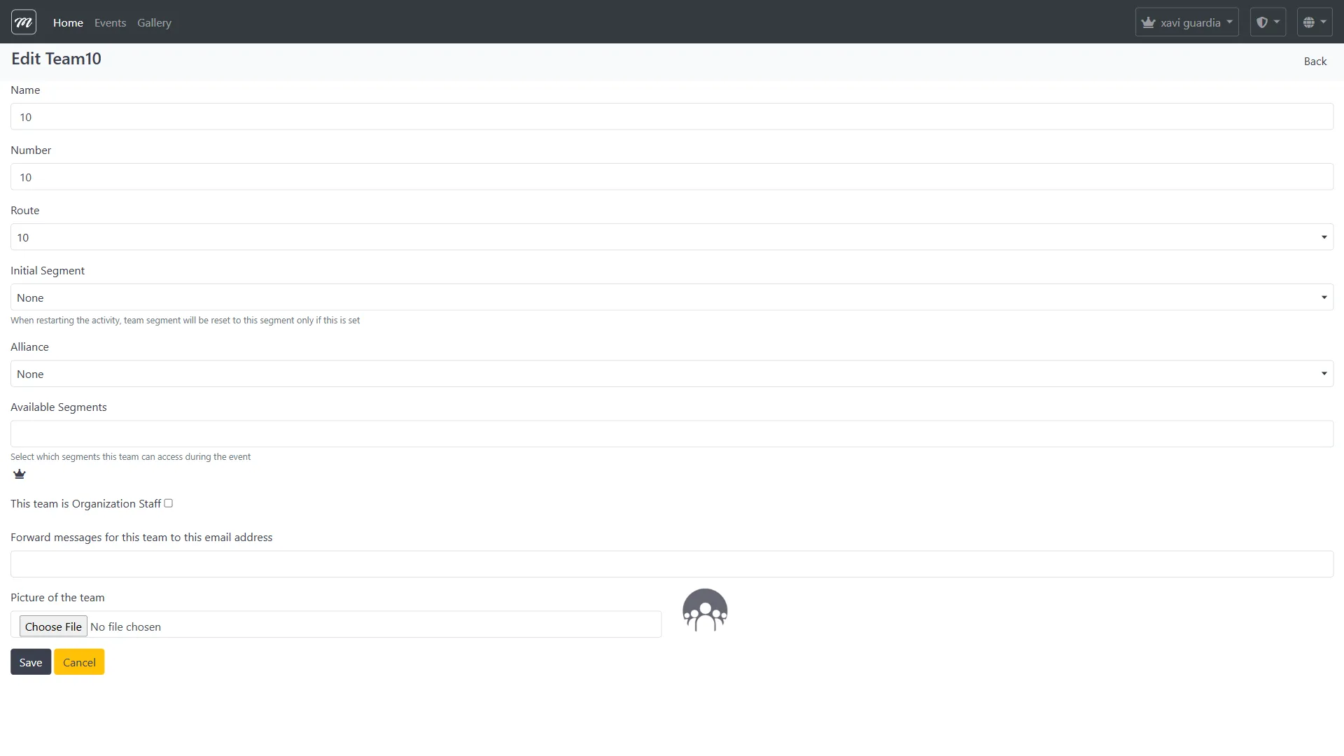 Formulario de detalle de equipo mostrando todos los campos incluyendo subida de foto